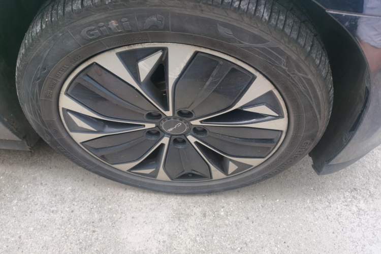 Used BYD Seal 2022 550 km Standard Range Rear-Wheel Drive Elite Version Right Front Wheel Hub