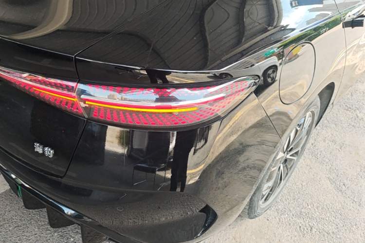 Used BYD Seal 2022 550 km Standard Range Rear-Wheel Drive Prestige Version Right Rear Taillight