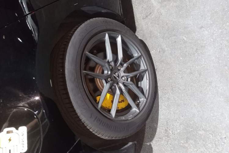 Used BYD Seal 2022 550 km Standard Range Rear-Wheel Drive Elite Version Right Rear Wheel Hub