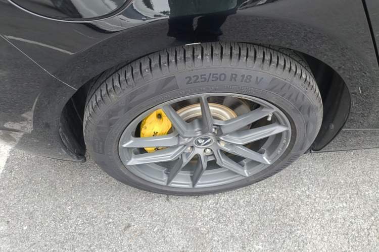 Used BYD Seal 2022 550 km Standard Range Rear-Wheel Drive Elite Version Right Rear Wheel Hub