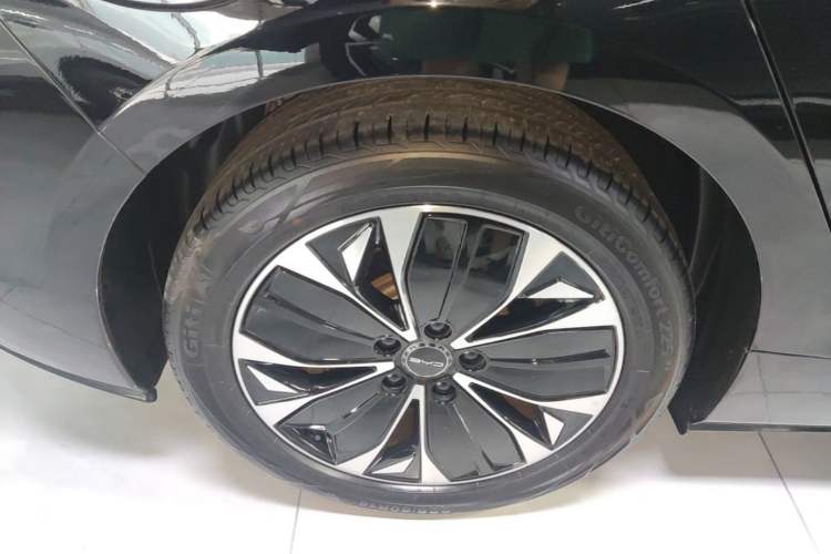Used BYD Seal 2022 550 km Standard Range Rear-Wheel Drive Prestige Version Right Rear Wheel Hub