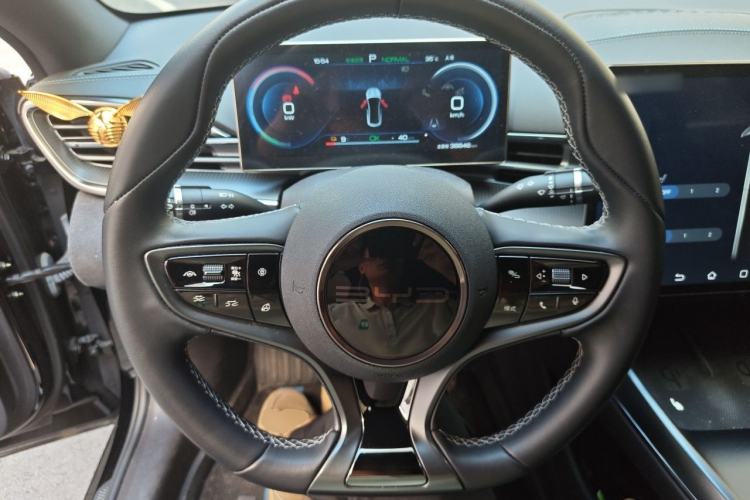 Used BYD Seal 2022 550 km Standard Range Rear-Wheel Drive Prestige Version Steering Wheel