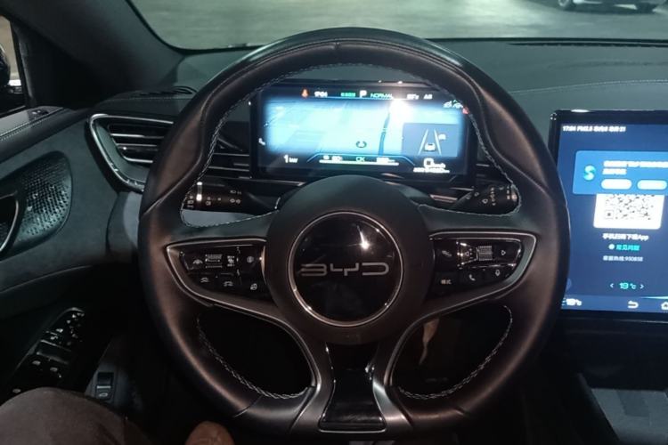 Used BYD Seal 2022 550 km Standard Range Rear-Wheel Drive Elite Version Steering Wheel