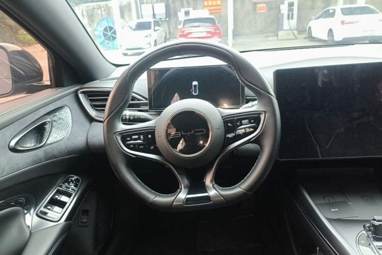 Used BYD Seal 2022 550 km Standard Range Rear-Wheel Drive Elite Version Steering Wheel