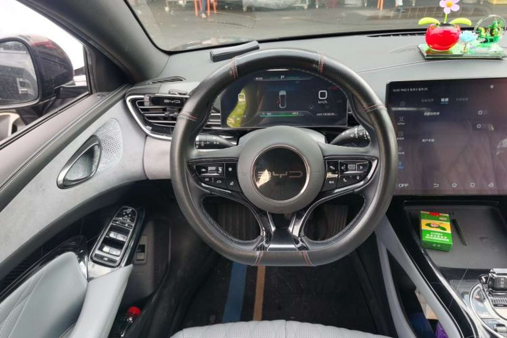 Used BYD Seal 2022 550 km Standard Range Rear-Wheel Drive Elite Version Steering Wheel