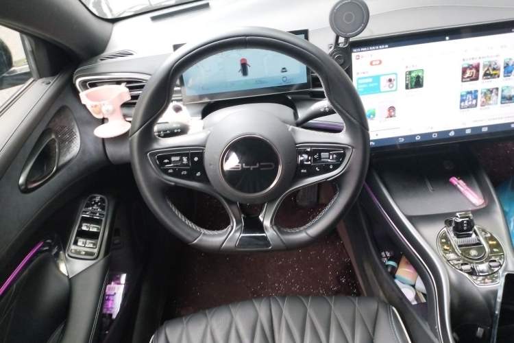 Used BYD Seal 2022 550 km Standard Range Rear-Wheel Drive Elite Version Steering Wheel