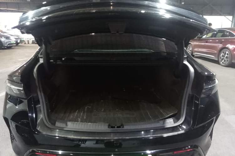 Used BYD Seal 2022 550 km Standard Range Rear-Wheel Drive Elite Version Trunk