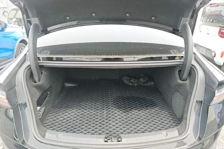 Used BYD Seal 2022 700 km Long-Range Rear-Wheel-Drive Version Trunk
