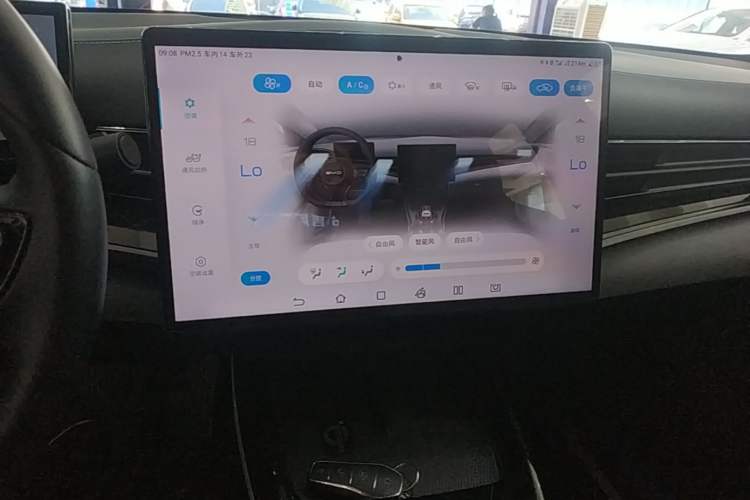 Used BYD Seal 2022 550 km Standard Range Rear-Wheel Drive Prestige Version Audio And AC Panel