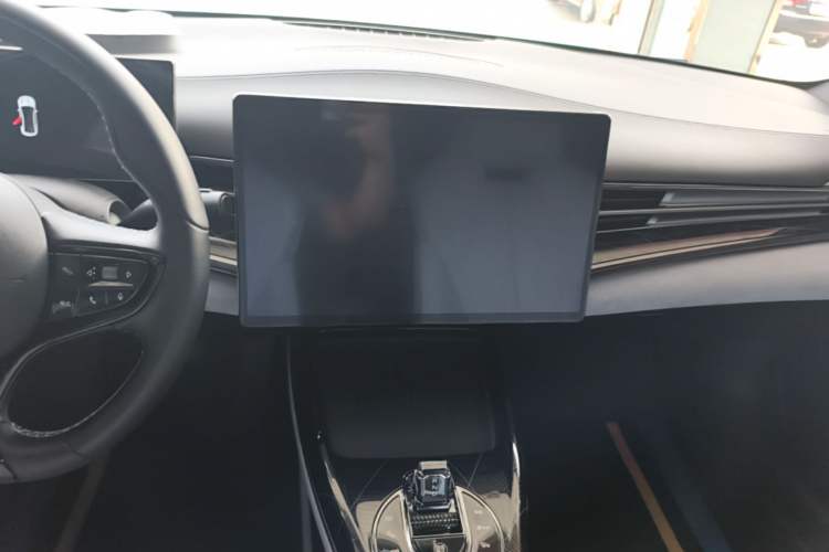 Used BYD Seal 2022 550 km Standard Range Rear-Wheel Drive Prestige Version Audio And AC Panel