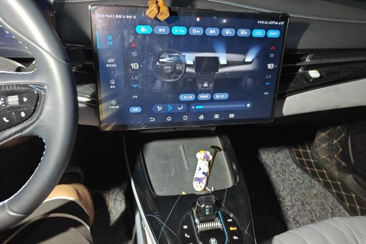 Used BYD Seal 2022 550 km Standard Range Rear-Wheel Drive Prestige Version Audio And AC Panel