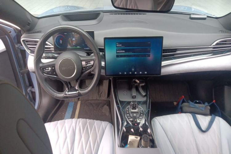 Used BYD Seal 2022 700 km Long-Range Rear-Wheel-Drive Version Center Console