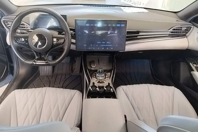 Used BYD Seal 2022 550 km Standard Range Rear-Wheel Drive Prestige Version Center Console