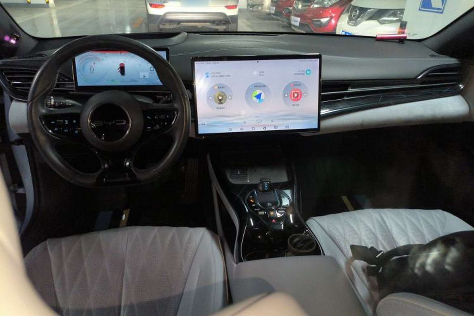 Used BYD Seal 2022 650 km All-Wheel-Drive Performance Version Center Console