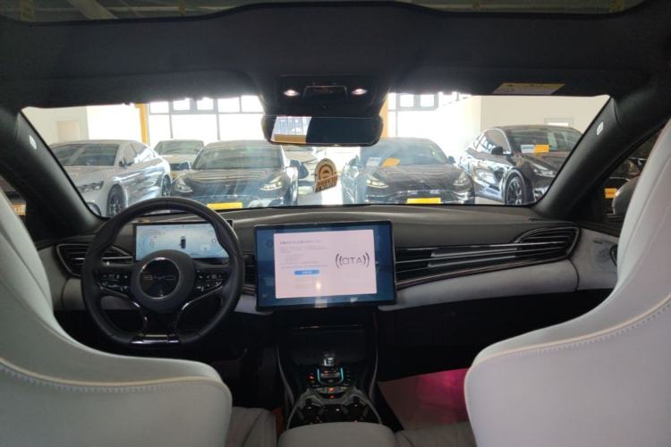 Used BYD Seal 2022 550 km Standard Range Rear-Wheel Drive Prestige Version Center Console