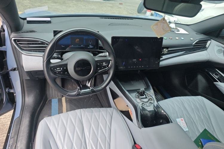 Used BYD Seal 2022 550 km Standard Range Rear-Wheel Drive Prestige Version Center Console
