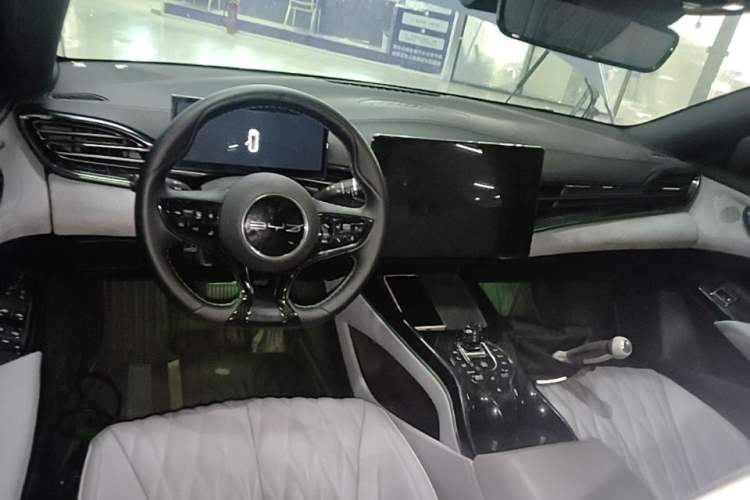 Used BYD Seal 2022 550 km Standard Range Rear-Wheel Drive Prestige Version Center Console