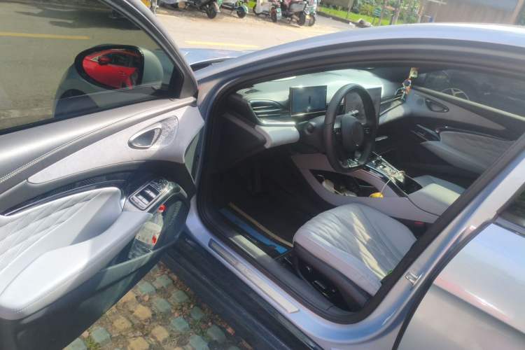 Used BYD Seal 2022 650 km All-Wheel-Drive Performance Version Driver Seat