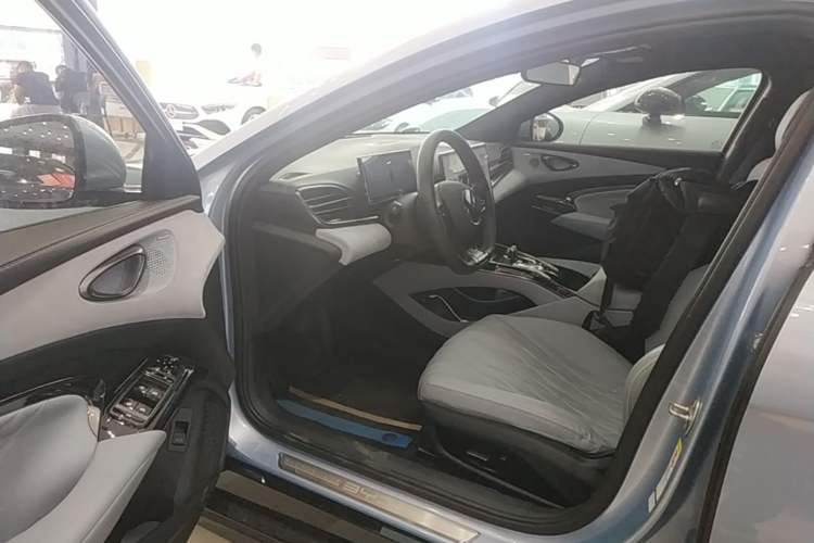 Used BYD Seal 2022 550 km Standard Range Rear-Wheel Drive Prestige Version Driver Seat