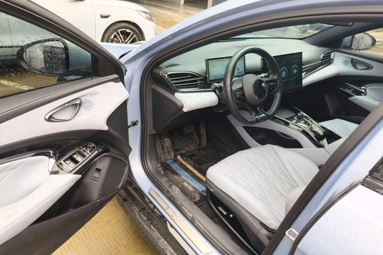 Used BYD Seal 2022 550 km Standard Range Rear-Wheel Drive Prestige Version Driver Seat