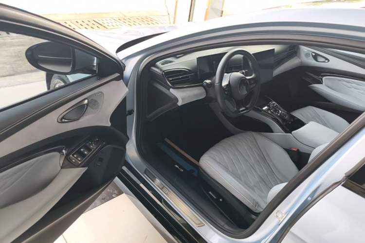 Used BYD Seal 2022 550 km Standard Range Rear-Wheel Drive Prestige Version Driver Seat