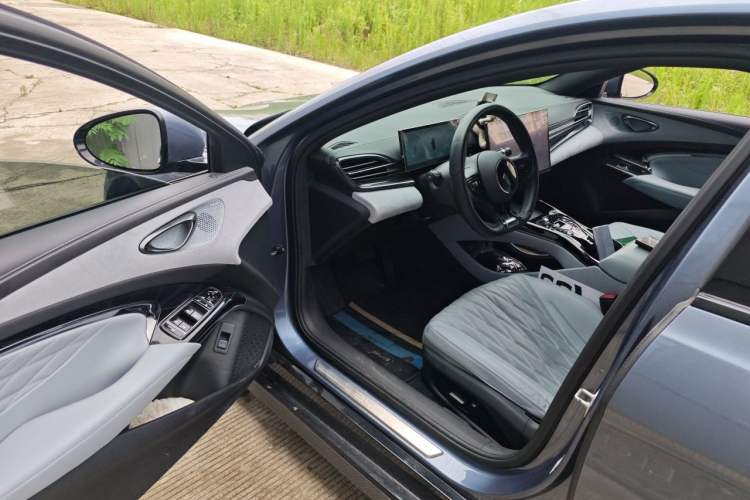 Used BYD Seal 2022 550 km Standard Range Rear-Wheel Drive Prestige Version Driver Seat