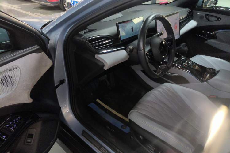 Used BYD Seal 2022 650 km All-Wheel-Drive Performance Version Driver Seat