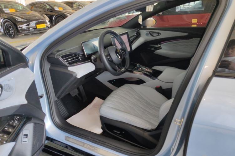 Used BYD Seal 2022 550 km Standard Range Rear-Wheel Drive Prestige Version Driver Seat