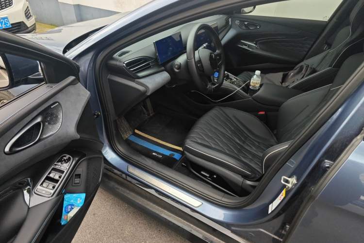 Used BYD Seal 2022 550 km Standard Range Rear-Wheel Drive Prestige Version Driver Seat