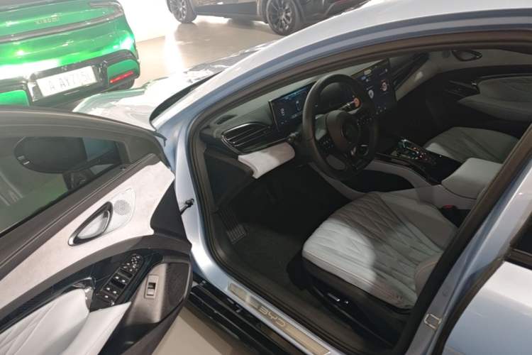 Used BYD Seal 2022 550 km Standard Range Rear-Wheel Drive Prestige Version Driver Seat
