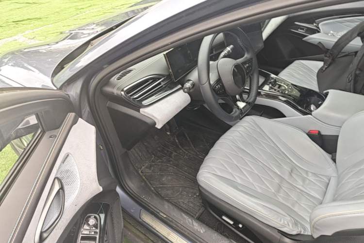 Used BYD Seal 2022 550 km Standard Range Rear-Wheel Drive Elite Version Driver Seat