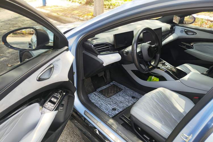 Used BYD Seal 2022 650 km All-Wheel-Drive Performance Version Driver Seat