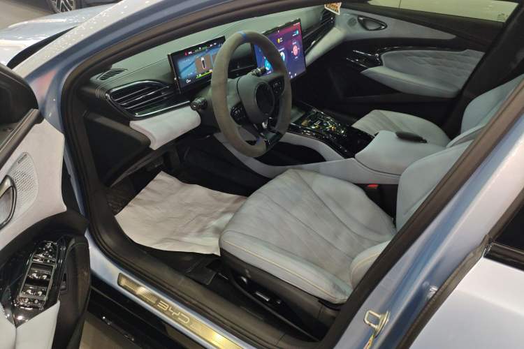 Used BYD Seal 2022 650 km All-Wheel-Drive Performance Version Driver Seat