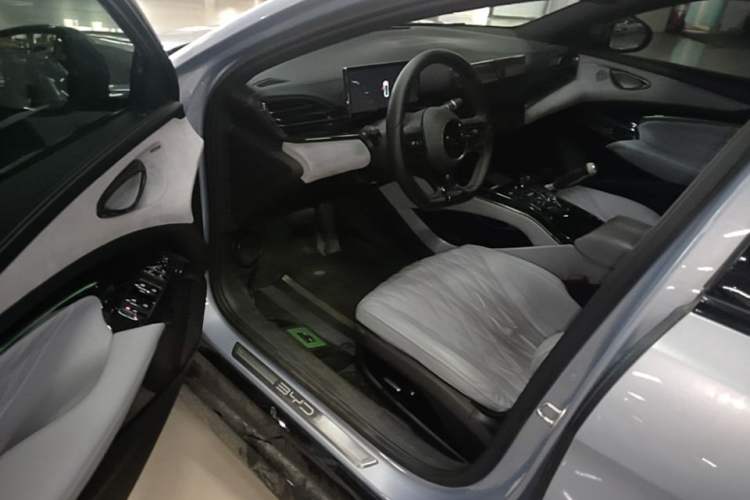 Used BYD Seal 2022 550 km Standard Range Rear-Wheel Drive Prestige Version Driver Seat