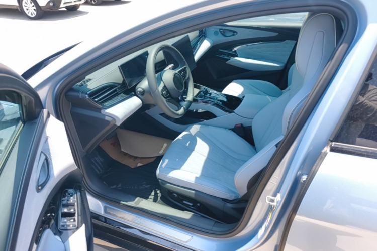 Used BYD Seal 2022 650 km All-Wheel-Drive Performance Version Driver Seat