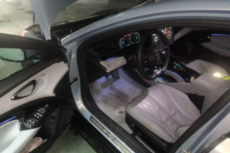 Used BYD Seal 2022 650 km All-Wheel-Drive Performance Version Driver Seat