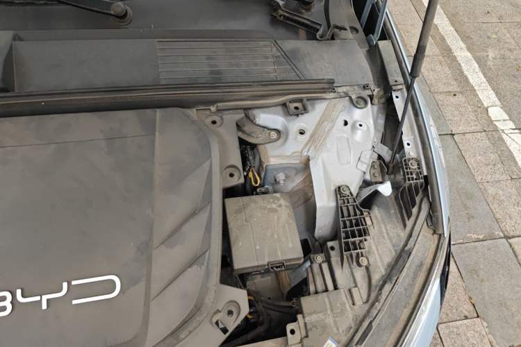 Used BYD Seal 2022 650 km All-Wheel-Drive Performance Version Engine Bay Left