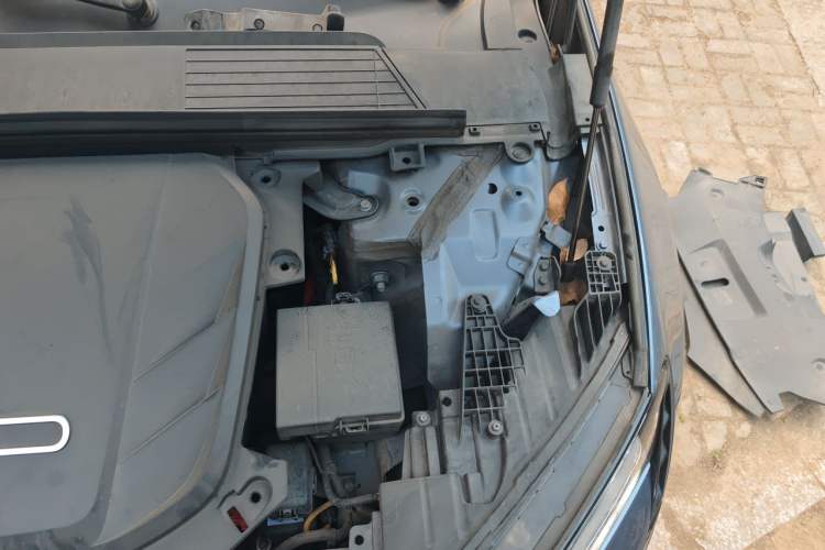 Used BYD Seal 2022 550 km Standard Range Rear-Wheel Drive Prestige Version Engine Bay Left
