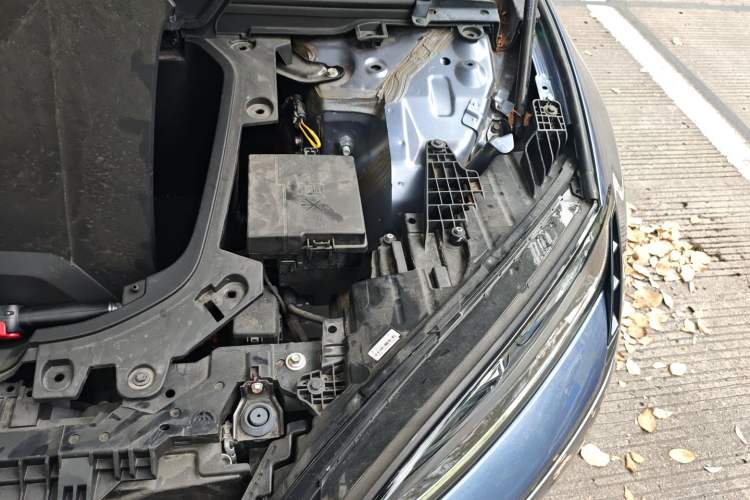Used BYD Seal 2022 700 km Long-Range Rear-Wheel-Drive Version Engine Bay Left