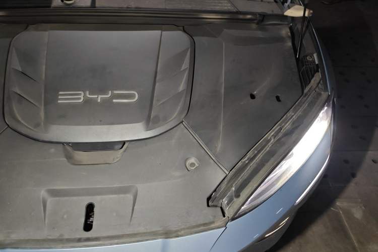 Used BYD Seal 2022 550 km Standard Range Rear-Wheel Drive Prestige Version Engine Bay Left