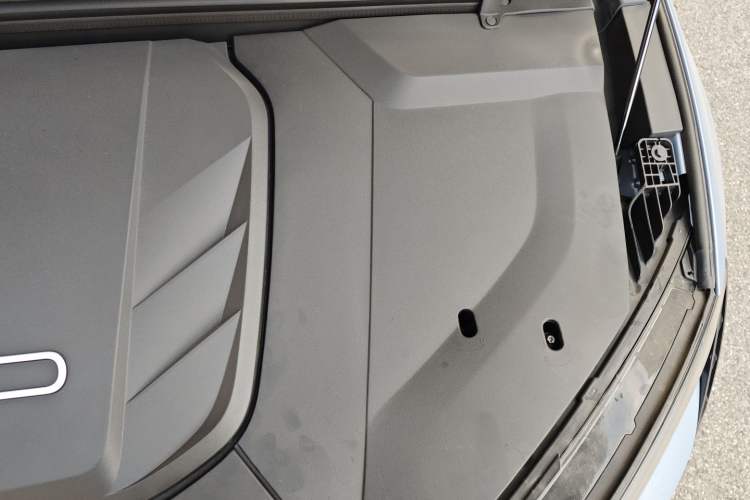 Used BYD Seal 2022 700 km Long-Range Rear-Wheel-Drive Version Engine Bay Left