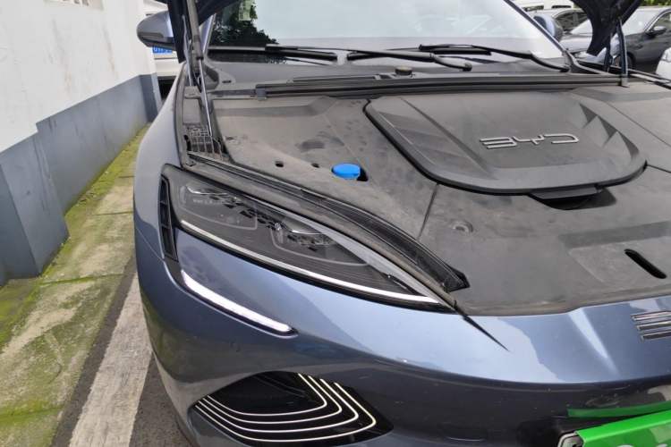 Used BYD Seal 2022 550 km Standard Range Rear-Wheel Drive Prestige Version Engine Bay Right