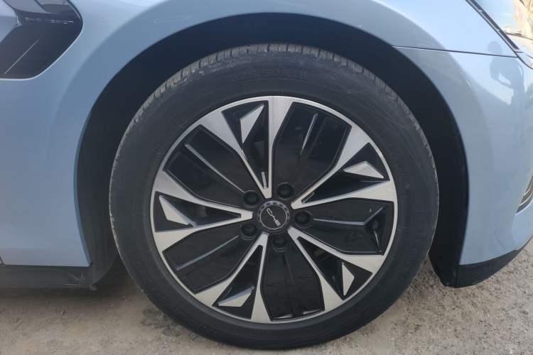 Used BYD Seal 2022 550 km Standard Range Rear-Wheel Drive Prestige Version Exterior 1
