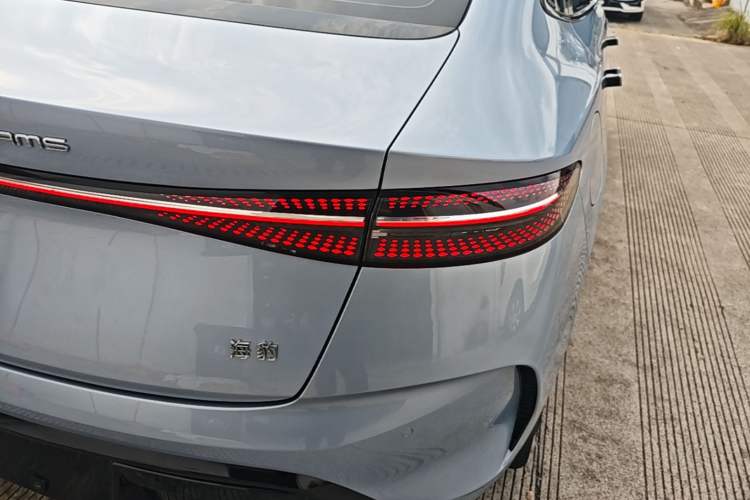 Used BYD Seal 2022 550 km Standard Range Rear-Wheel Drive Prestige Version Exterior 3