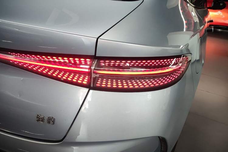 Used BYD Seal 2022 550 km Standard Range Rear-Wheel Drive Elite Version Exterior 3