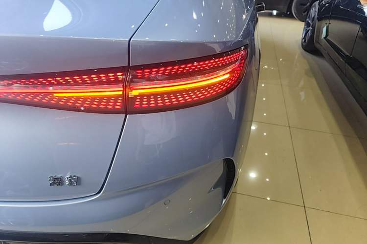 Used BYD Seal 2022 700 km Long-Range Rear-Wheel-Drive Version Exterior 3