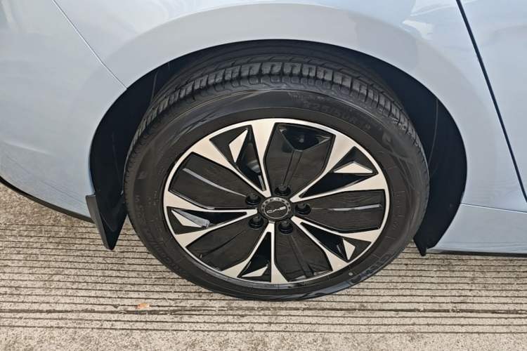 Used BYD Seal 2022 550 km Standard Range Rear-Wheel Drive Prestige Version Exterior 5