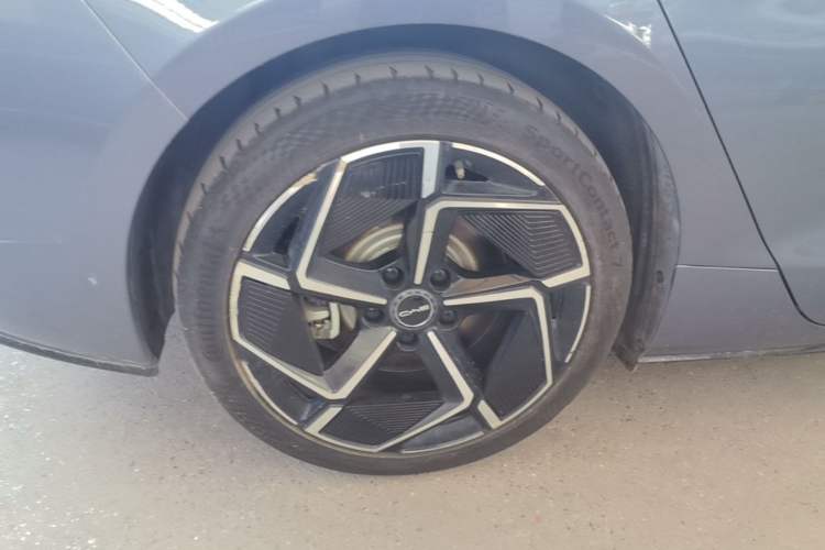 Used BYD Seal 2022 700 km Long-Range Rear-Wheel-Drive Version Exterior 5
