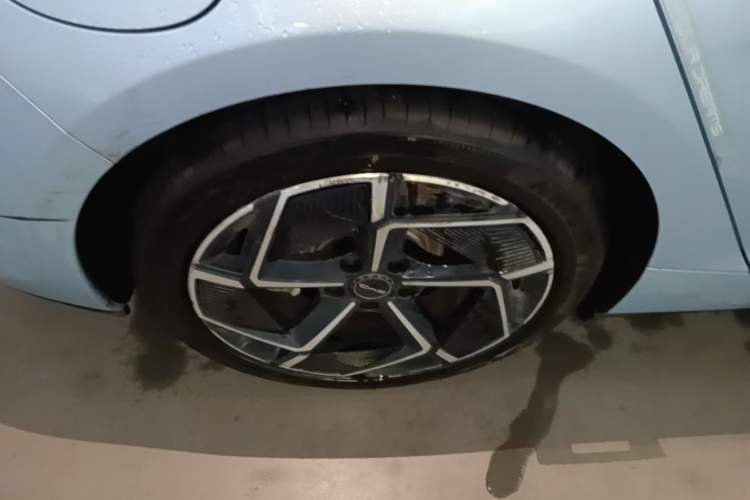 Used BYD Seal 2022 700 km Long-Range Rear-Wheel-Drive Version Exterior 5