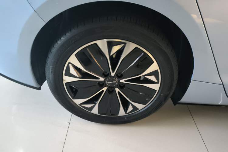 Used BYD Seal 2022 550 km Standard Range Rear-Wheel Drive Prestige Version Exterior 8